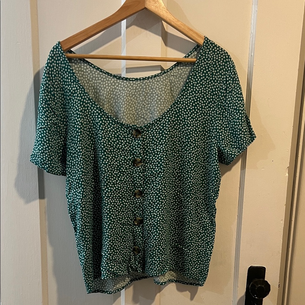 Abercrombie & Fitch Green and White Polka Dot Button Down Top